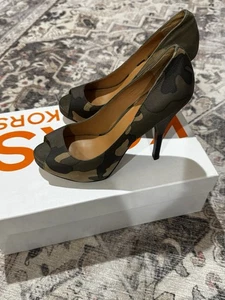 Women’s Michael Kors, Norwell Peep Toe Camouflage Leather Heels Size 7.5 - Picture 1 of 6