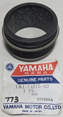 Новый 1976-1979 подлинный Yamaha RD400 соединитель выхлопной трубы OEM 1A1-14615-02 - Изображение 1 из 2