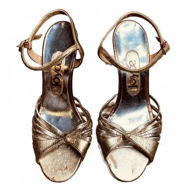 Sandálias sociais femininas vintage tamanho 6 Joyce douradas com tiras no tornozelo (K19) - Imagem 1 de 4