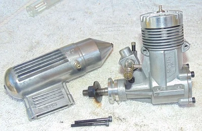 Magnum GP 40 RC Model Airplane Engine W/ Muffler, cleaned - Image 1 of 4