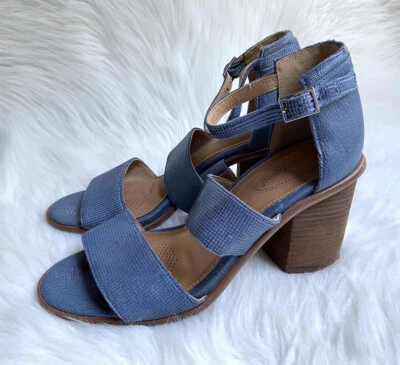 Sandálias femininas de salto de couro jeans azul Corso Como 'Sus' tamanho 7,5 M - Imagem 1 de 4