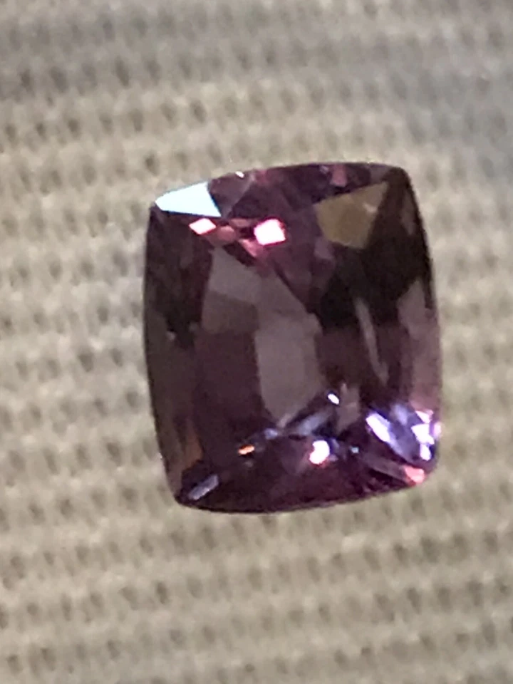 РЕДКАЯ!! РОЗОВАТО-ФИОЛЕТОВЫЙ МАЛАЙСКИЙ ГРАНАТ 1,31 КАРАТА (N) - Изображение 1 из 4