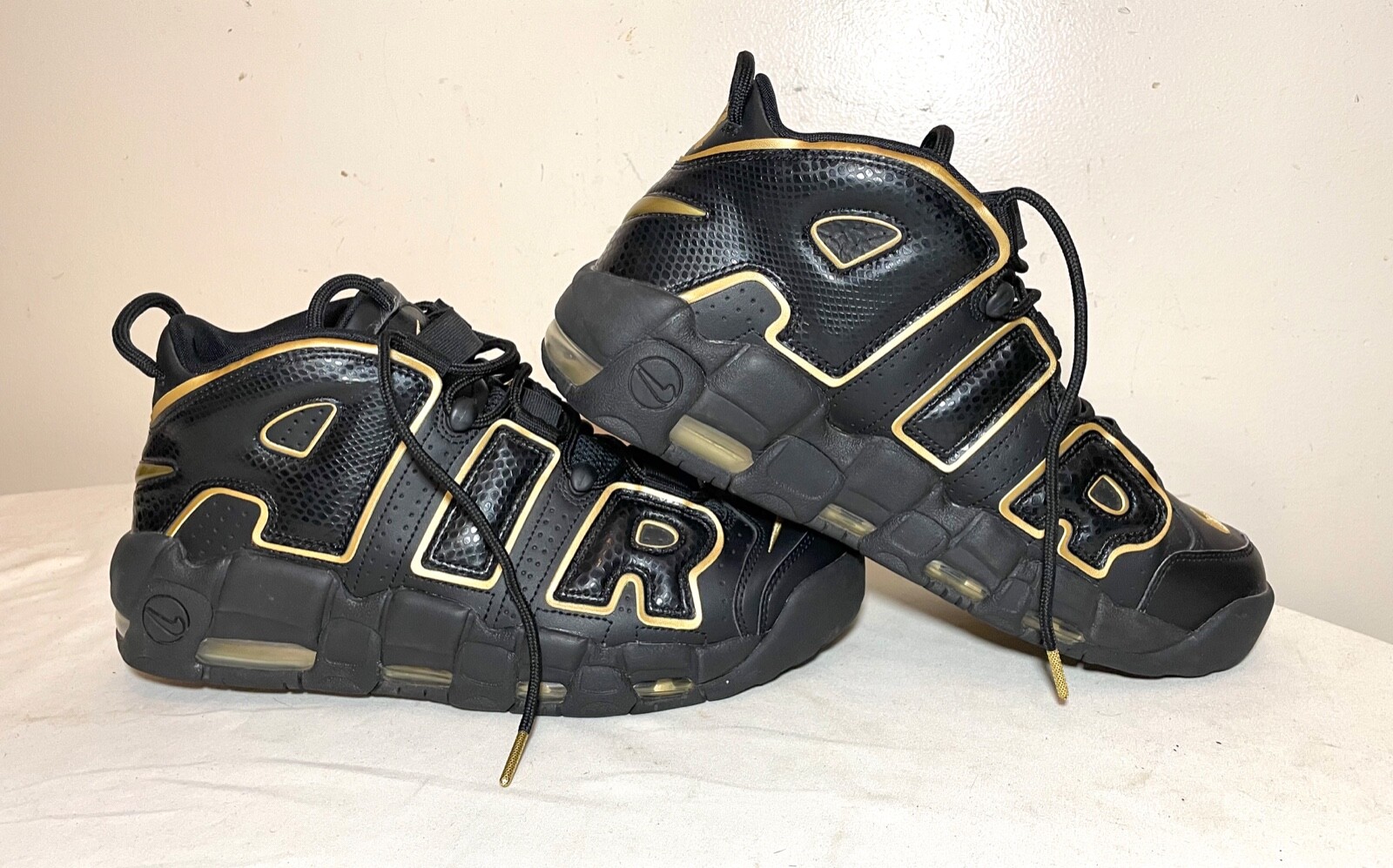 black and gold nike uptempo