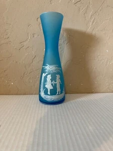 WESTMORELAND BLUE MARY GREGORY FROSTED GLASS VASE WITH BOY & GIRL HOLDING FLOWER - Picture 1 of 6