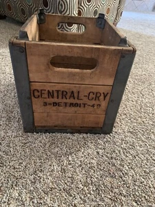 Vintage Wooden & Steel Detroit Milk Crate 1949.Heavy,Well Built, 14x10x 10” High - Picture 1 of 7
