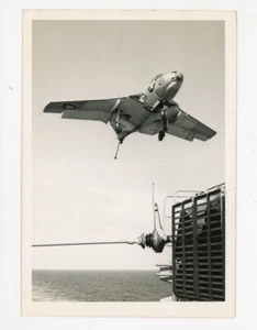 Photo USS Lexington Aircraft Carrier & Approaching F-9 Aircraft Plane - Picture 1 of 3
