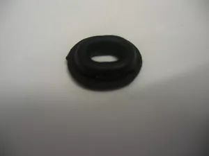 Ojal de cubierta lateral Honda Z50 QA50 CT70 CT90 CB100 CL100 CT200 83551-300-000 - Imagen 1 de 1