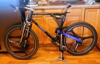 Trek 9500 Mountain  Bike - Image 1 of 4