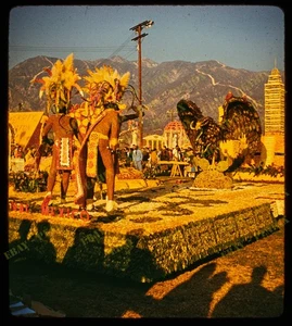 (D031) Vintage 1960 Stereo 3D Slide Photo - PASADENA ROSE PARADE FLOAT - Picture 1 of 1