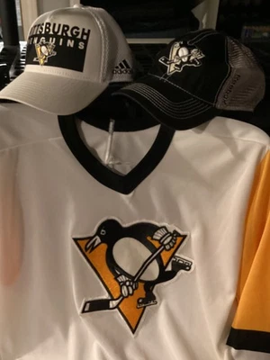 Vintage CCM Pittsburgh Penguins Hockey Jersey Adult M NHL & 2 Hats - Image 1 of 4