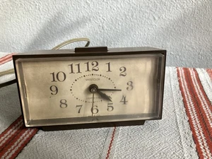 Testato FUNZIONA VINTAGE Westclox 22214 Simsbury sveglia plastica USA quadrante illuminato - Foto 1 di 18