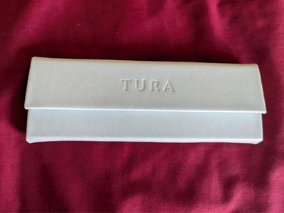 Estuche para ojos/gafas de sol TURA - Forma de triángulo blanco - Pliegues planos Foto 1 de 3