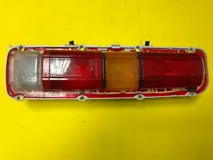 Conjunto de luz trasera derecha Nissan Datsun Bluebird 610 160B 180B genuino nuevo - Imagen 1 de 7