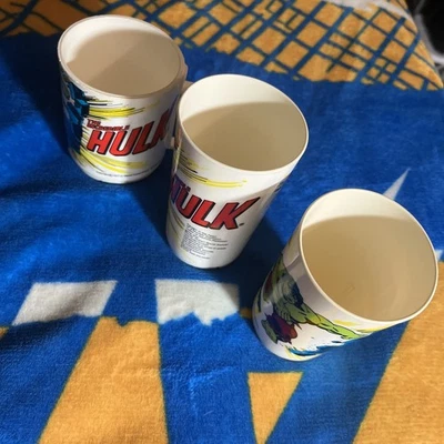 1977. El Increíble Hulk. Taza de plástico Deka y 2 11 OZ. Vasos. Marvel. Foto 1 de 4