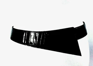 Vintage Retro Womens Belt Size 14 Black Shiny Faux Alligator Print - Picture 1 of 4