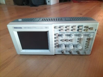 Osciloscopio digital Tektronix TDS2012 100 MHz 2 canales 1GS/s - Imagen 1 de 3