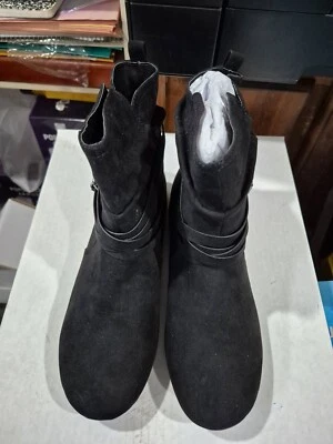 Informe Botines con Hebillas Gamuza Negra Talla 9.5 Nuevo Foto 1 de 4