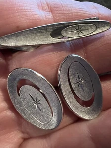 50er Vintage Swank Cosmic Florentiner silberfarben Herren Manschettenknöpfe & Krawattenklammer Verschluss Set - Bild 1 von 4