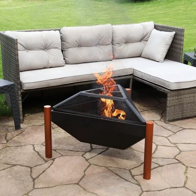 31 in Triangle Steel Fire Pit Table with Grate, Poker, and Screen by Sunnydaze - Imagem 1 de 4