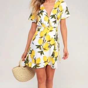 Lulus A La Tart White And Yellow Lemon Print Wrap Dress sz Small nwt - Picture 1 of 6