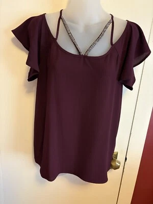 Blusa Maurice's Talla Mediana Borgoña Cuentas Hombro Frío Manga Corta Acampanada Foto 1 de 4