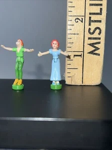 Figura de colección Disney Polly Pocket Magic Kingdom Peter Pan y Wendy - Imagen 1 de 5