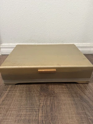 Caja de almacenamiento de madera para cubiertos de tela plateada Eureka Pacific evita el deslustre Foto 1 de 4