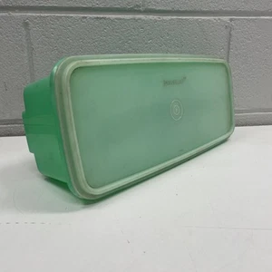 ORIGINAL VINTAGE RETRO Tupperware Kitchen Food Storage Container Bread Veg Green - Picture 1 of 6