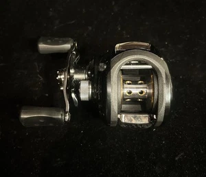 Abu Gacia Baitcasting Fishing Reel Promax (PMAX2-L) 7.1:1 Gear Ratio ~ Left Hand - Picture 1 of 7