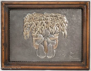 Hermoso Relieve Plateado de Niña Ecuador con Paquete de Flores, Firmado y Fino! - Imagen 1 de 6