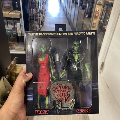 Figuras de acción NECA Trash & Suicide The Return of the Living Dead Zombie vestidas Foto 1 de 3