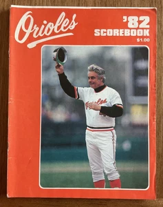 RARE 1982 BALTIMORE ORIOLES PROGRAM EARL WEAVER COVER Delving vs Milwaukee - Picture 1 of 4