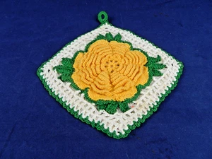 SOPORTE PARA MACETA VINTAGE HECHO A MANO, FLOR AMARILLA VERDE Y BLANCO, CUADRADO DE 4 1/2" - Imagen 1 de 7