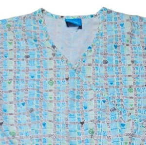 Scrubs HQ Women’s V-Neck Scrubs Top with Hearts And Swirls Size Medium - Picture 1 of 5