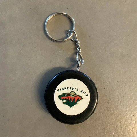 Minnesota Wild HOCKEY PUCK KEYCHAIN SGA GMC Cover