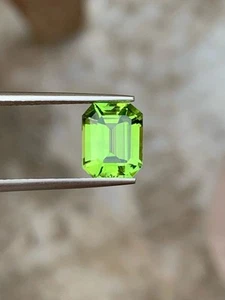 Natürlicher 8,25 ct AAA-Qualität grüner Peridot Smaragdschliff zertifizierter loser Edelstein - Bild 1 von 4