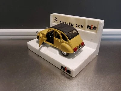 Poliestilo amarillo Citroen 2CV Foto 1 de 4