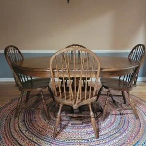PENNSYLVANIA HOUSE: Table and chairs from the Stone House Collection. - Picture 1 of 5