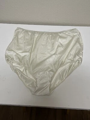 Bragas de colección Vanity Fair mantequilla suave nailon segunda piel corte alto 7/44 Foto 1 de 4