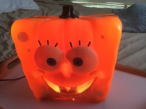 SpongeBob Schwammkopf Kürbis Jack O Laterne Halloween beleuchtet Blasform 2011 - Bild 1 von 6
