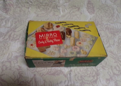VINTAGE MIRRO COOKY & PASTRY PRESS IN ORIGINAL BOX - Image 1 of 3
