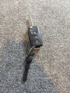 OEM Volkswagen Keyless Remote Fob 4 Button  OEM Volkswagen Pre Owned - Picture 1 of 5