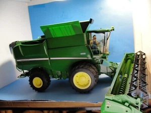 John Deere S670  Combine 1:16  Big Farm Toy ERTL Engine Sound & Flashing Lights - Picture 1 of 9