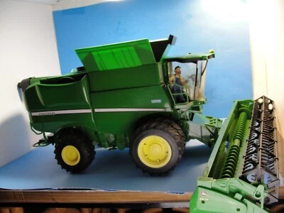 John Deere S670  Combine 1:16  Big Farm Toy ERTL Engine Sound & Flashing Lights - Image 1 of 4
