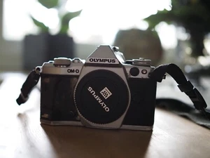 Olympus OM-D E-M5 Mark II 16.0MP Digitalkamera - Silber (nur Gehäuse) - Bild 1 von 12