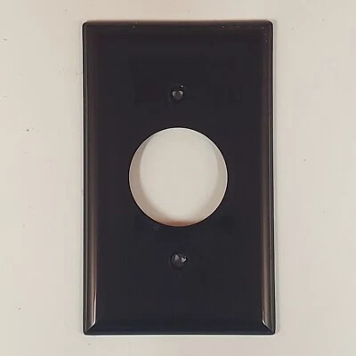 Cubierta de placa de pared negra redonda de 1,40" 1 velocidad de salida de receptáculo único Cooper 5131BK Foto 1 de 3