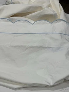 Matouk 600 Thread Count Cotton FULL / QUEEN Duvet Cover White / Blue Scalloped - Picture 1 of 5