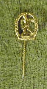 Pin, DLV, 1981, discus launcher, gold, 4.5 cm x 1.5 cm - Picture 1 of 3