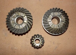 FABRICANTE DE EQUIPOS ORIGINALES Yamaha 2 tiempos V4 115-130 HP juego de engranajes PN 6E5-45560-01-00 se adapta a 1984-2006 - Imagen 1 de 3