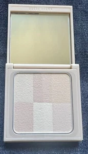 Bobbi Brown in Golden Nude Finish Illuminating Powder RARE .23oz NEW WITH BOX - Picture 1 of 5